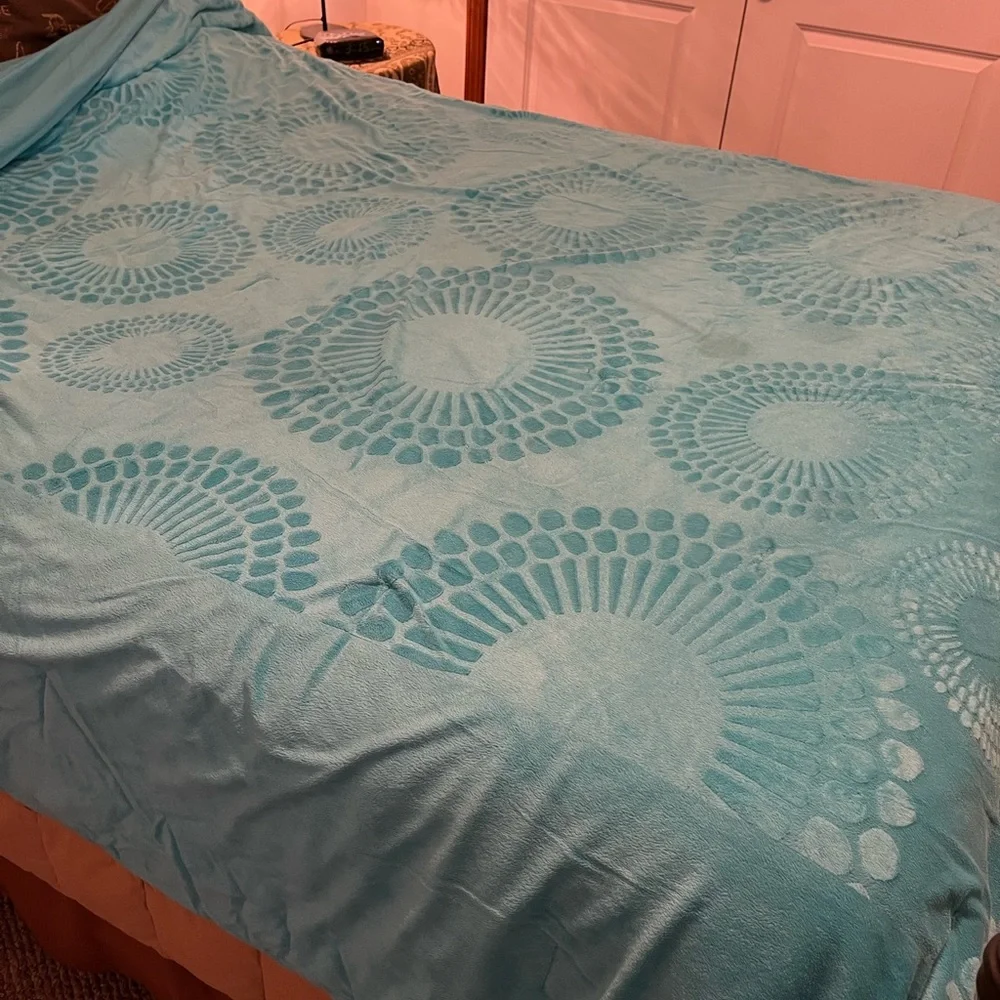 Full/Queen Comforter New Condition